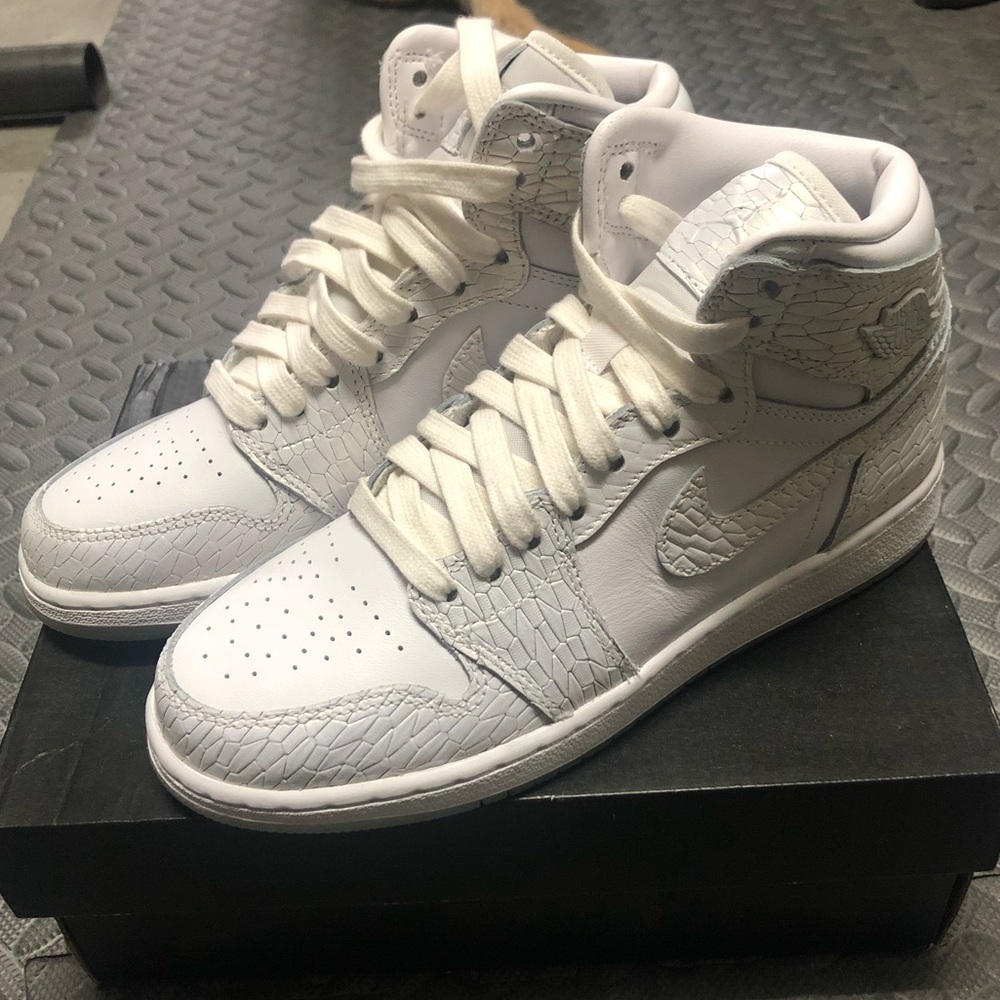 Air Jordan 1 Retro Mid “Heiress” Solid White Youth 4.5